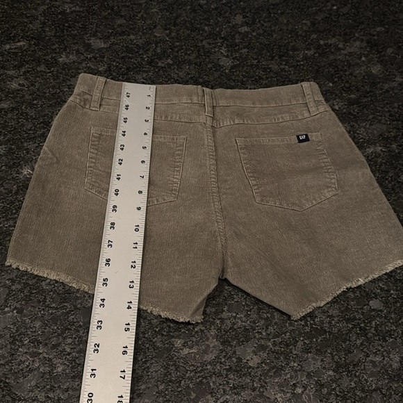 GAP OLIVE GREEN CORDUROY SHORTS FRAYED HEM SIZE 4 - Picture 8 of 10